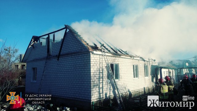 У Коростені горів житловий будинок. ФОТО