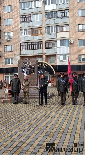У центрі Коростеня відбулося прощання із десантником Ігорем Тичиною, який помер від кулі снайпера. ФОТО