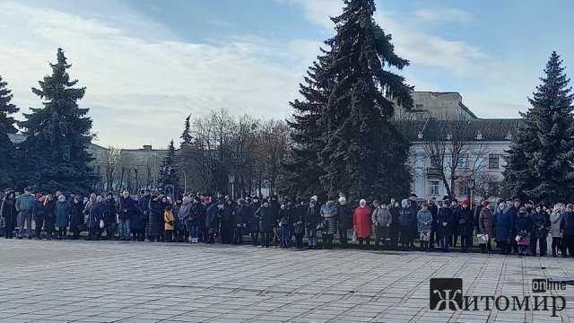 У центрі Коростеня відбулося прощання із десантником Ігорем Тичиною, який помер від кулі снайпера. ФОТО