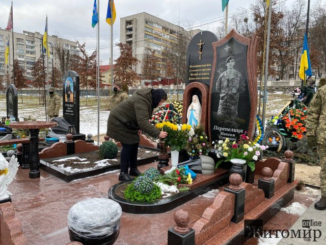 У Житомирі вшанували захисників Донецького аеропорту. ФОТО