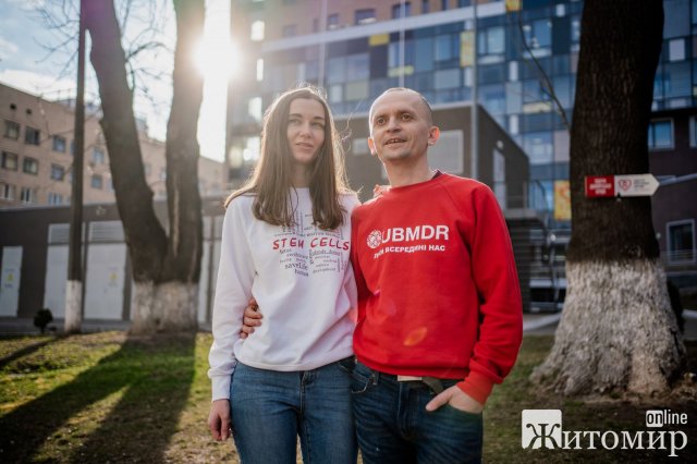«Когда после "химий" доченьку подготовили к пересадке костного мозга, выяснилось, что донор заболел ковидом»: 3-летнюю Таю от лейкоза спасали в «Охматдете»