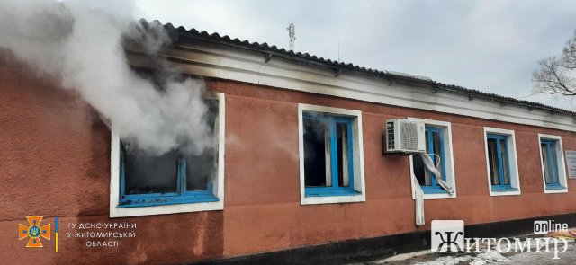 У селі Житомирської області горіла адмінбудівля агрофірми. ФОТО