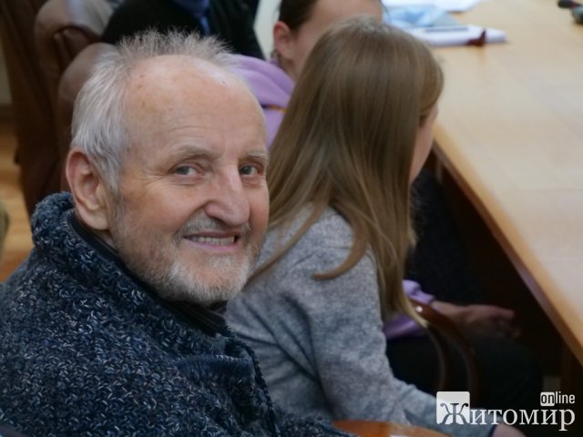 У Житомирі спортсмени зі скандинавської ходьби підбили підсумки 2021 року та розповіли про плани на наступний. ФОТО