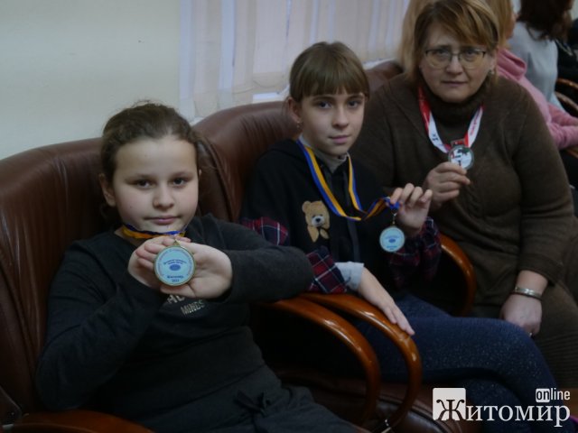 У Житомирі спортсмени зі скандинавської ходьби підбили підсумки 2021 року та розповіли про плани на наступний. ФОТО