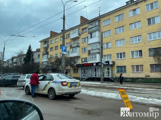 ДТП у Житомирі за участі автомобіля Tesla. ФОТО
