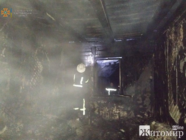У селищі Новоград-Волинського району горів багатоквартирний будинок, а в Баранівці - господарська будівля. ФОТО