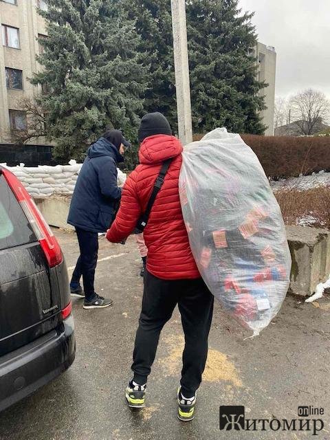 У Житомирі форпостом волонтерства став клуб «ДОДЗЕ» У Житомирі форпостом волонтерства став клуб «ДОДЗЕ»