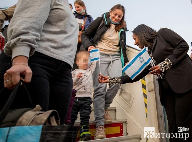 З Житомира до Ізраїлю евакуювали сто дітей-сиріт. ФОТО