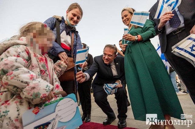 З Житомира до Ізраїлю евакуювали сто дітей-сиріт. ФОТО