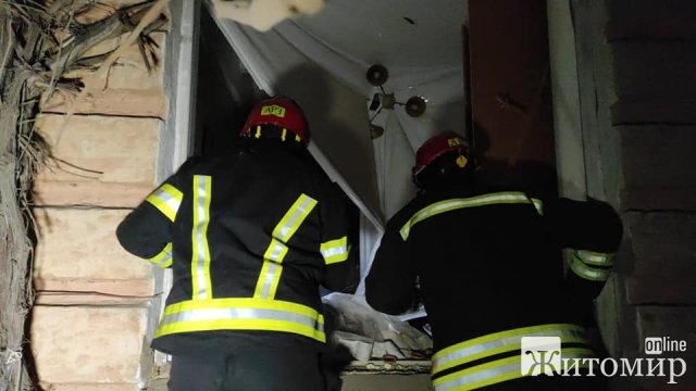 У житомирському гуртожитку, який зазнав авіаудару, рятувальники виявили загиблого. ФОТО