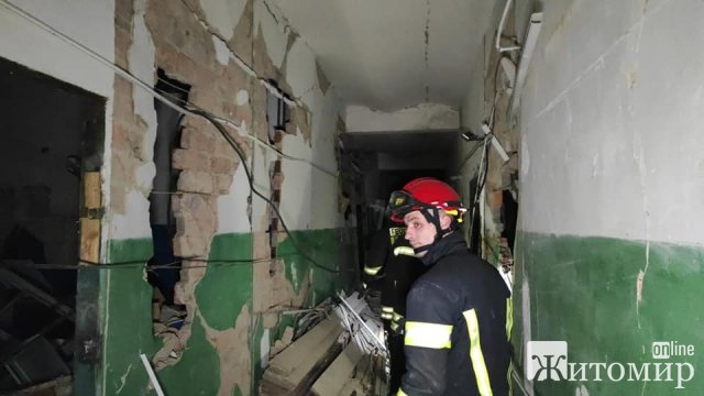 У житомирському гуртожитку, який зазнав авіаудару, рятувальники виявили загиблого. ФОТО