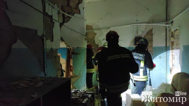 У житомирському гуртожитку, який зазнав авіаудару, рятувальники виявили загиблого. ФОТО