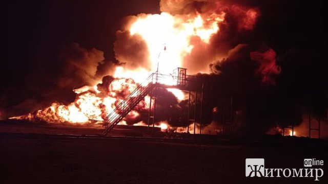Прокуратура розслідує факт отруєння атмосфери внаслідок обстрілів нафтобаз у Житомирі та Черняхові