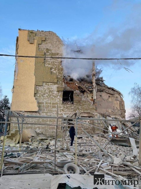 Наслідки авіаудару в Бердичеві. ФОТО