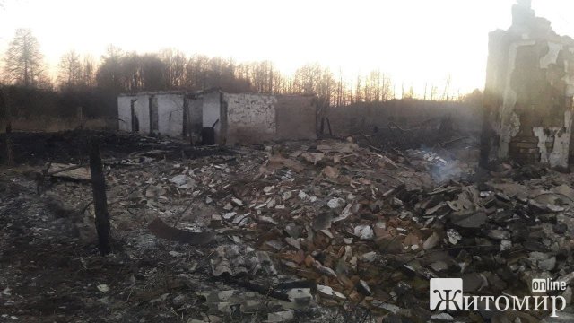 Внаслідок обстрілу на території Коростенської та Малинської громад знищено три та пошкоджено 10 будинків. ФОТО