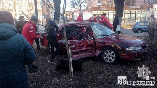 На перехресті в Житомирі не розминулись дві автівки. ФОТО