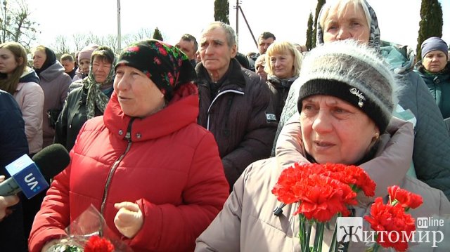 У Глибочиці попрощалися з загиблим військовим 95 десантно-штурмової бригади Дмитром Пилипчуком. ФОТО. ВІДЕО
