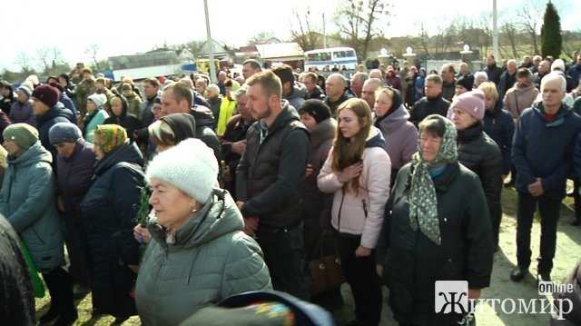 У Глибочиці попрощалися з загиблим військовим 95 десантно-штурмової бригади Дмитром Пилипчуком. ФОТО. ВІДЕО