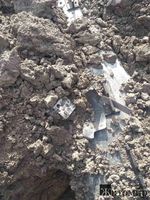 Минулої доби між селами в Житомирській області окупанти здійснили ракетний удар, обстрілюють Малинщину. ФОТО