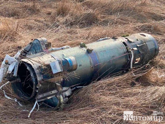 Минулої доби між селами в Житомирській області окупанти здійснили ракетний удар, обстрілюють Малинщину. ФОТО
