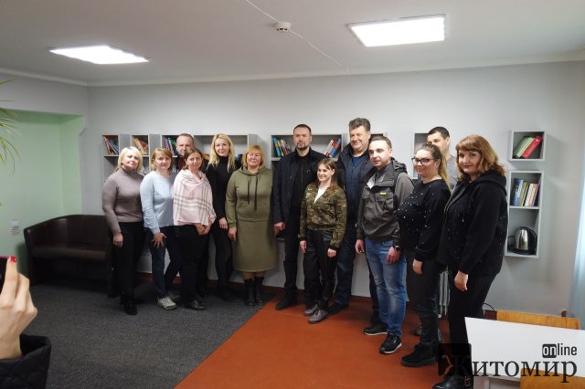 Міністр освіти і науки в Житомирі подивився на зруйнований ліцей. ФОТО