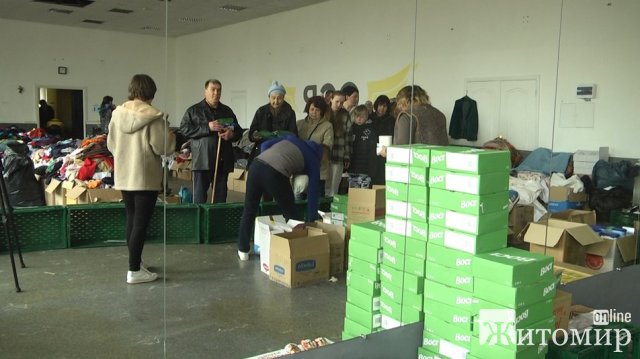 У Житомирі понад 10 тисяч містян за час війни отримали допомогу від волонтерів організації "Все робимо самі". ФОТО