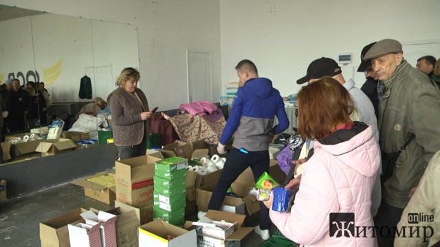 У Житомирі понад 10 тисяч містян за час війни отримали допомогу від волонтерів організації "Все робимо самі". ФОТО