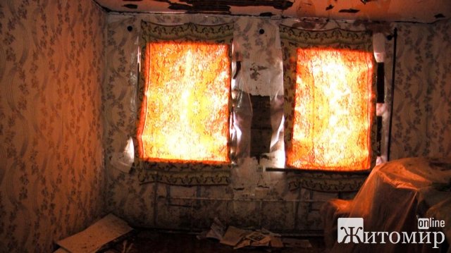 У місті на Житомирщині пенсіонерка ледь вціліла після бомбардування. ФОТО