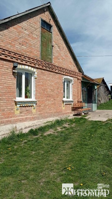У Бердичівському районі молодик серед ночі вдерся до будинку, побив господаря та вкрав автомобіль. ФОТО