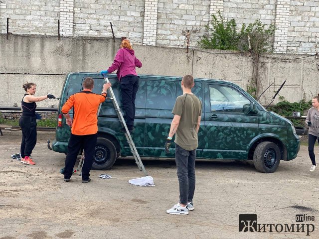 Житомирянин Володимир Котик зібрав кошти на другу машину для ЗСУ. ФОТО