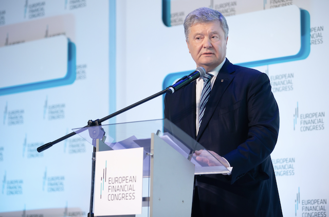 Виступ Порошенка на Європейському Фінансовому Конгресі зустріли оваціями – він презентував програму економічного відновлення України Виступ Порошенка на Європейському Фінансовому Конгресі зустріли оваціями – він презентував програму економічного відновлення України