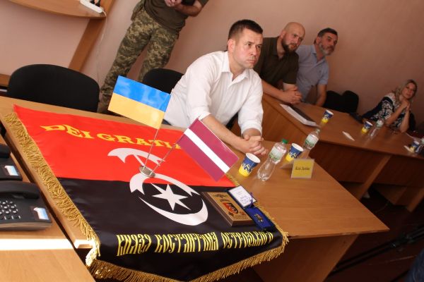 Латвійський інвестор «Житомиробленерго» під час зустрічі із військовими: Європа та Група компаній VS Energy солідарні з Україною Латвійський інвестор «Житомиробленерго» під час зустрічі із військовими: Європа та Група компаній VS Energy солідарні з Україною