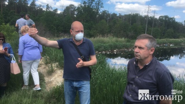 У Житомирі робоча група визначить причину забруднення річки Крошенка. ФОТО