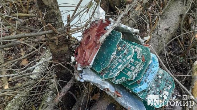 Уламки ракети виявили у лісовому масиві Романівської громади. ФОТО