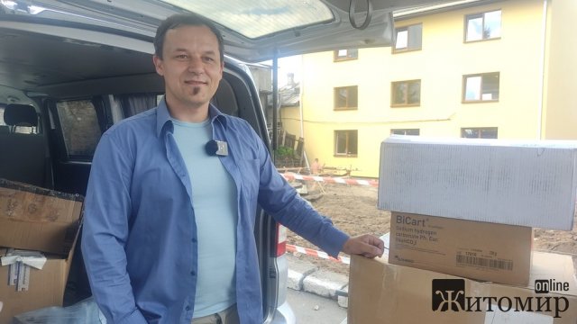 Волонтери з Канади передали в лікарні Житомирської області дефіцитні медзасоби. ФОТО