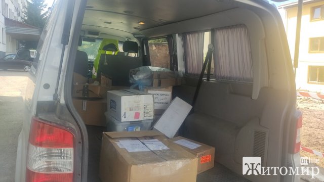 Волонтери з Канади передали в лікарні Житомирської області дефіцитні медзасоби. ФОТО