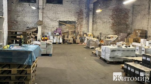 Зі складу в Житомирі правоохоронці вилучили нелегальні 18 тис. пляшок алкоголю на суму 3 млн грн