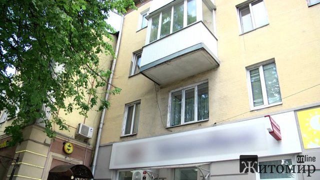 Стан дворічної дівчинки, яка у Житомирі випала з вікна третього поверху, стабілізувався. ФОТО