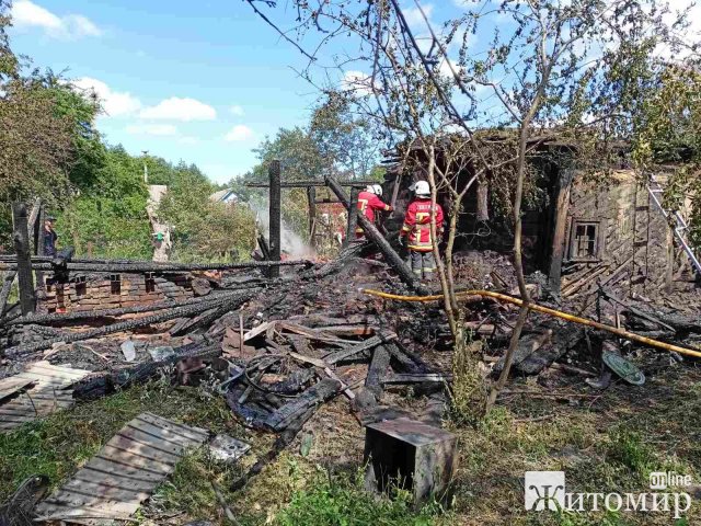 На хуторі Попільнянської територіальної громади чоловік палив сміття та влаштував пожежу в будинку. ФОТО