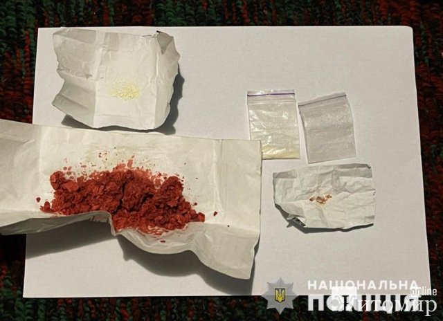 Колишній житомирський поліцейський зайнявся наркобізнесом та безперешкодно возив через блокпости психотроп. ФОТО