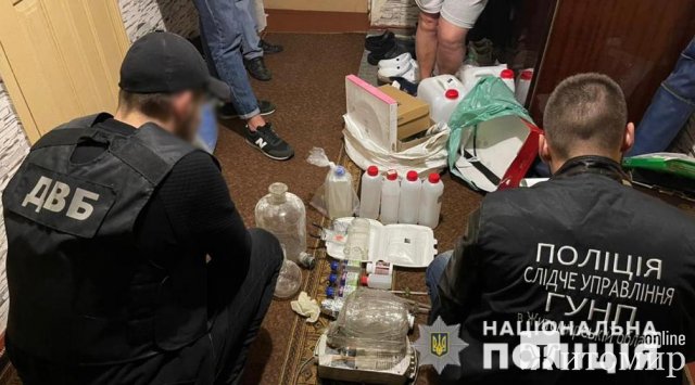 Колишній житомирський поліцейський зайнявся наркобізнесом та безперешкодно возив через блокпости психотроп. ФОТО