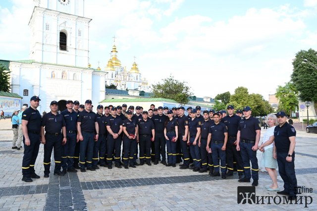 Рятувальникам з Житомирщини, які ліквідовували наслідки російських обстрілів, вручили ордени. ФОТО