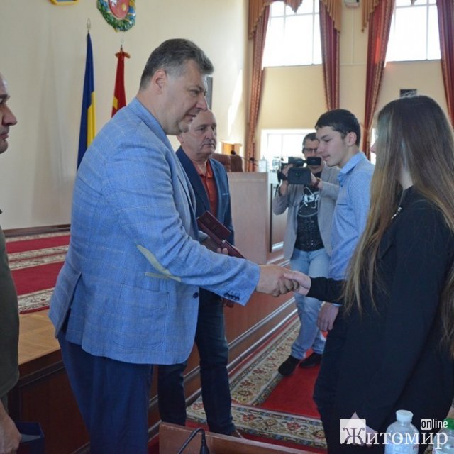 Керівник ОВА вручив ордени «За мужність» родинам загиблих поліцейських Житомирщини. ФОТО