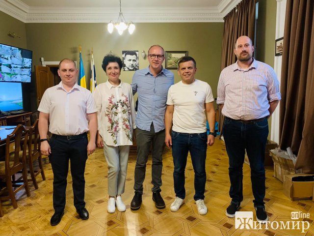 Американець допомагає дітям та людям з інвалідністю у Житомирі. ФОТО