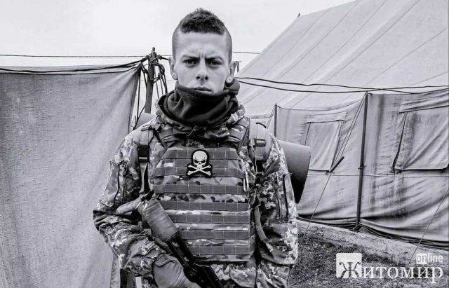 Військовому з Коростеня, якому ампутували руку та тяжко поранили, потрібна фінансова підтримка. ФОТО 18+