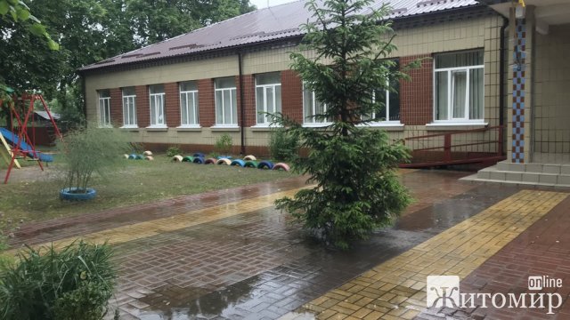 На Малинщині розбомблені приміщення школи знесуть і облаштують в іншому крилі. ФОТО