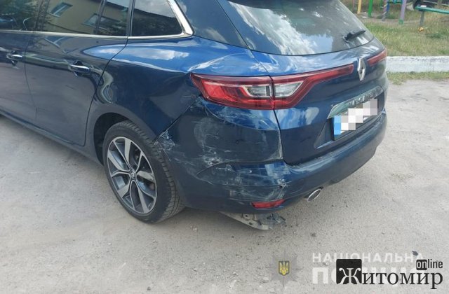 У Бердичеві п’яний водій на Audi в’їхав у Renault та КІА, врізався в паркан та спричинив травмування пішохода. ФОТО