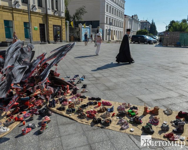 У Житомирі на Михайлівській вшанували пам’ять дітей, що стали жертвами війни. ФОТО