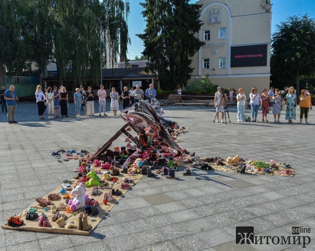 У Житомирі на Михайлівській вшанували пам’ять дітей, що стали жертвами війни. ФОТО