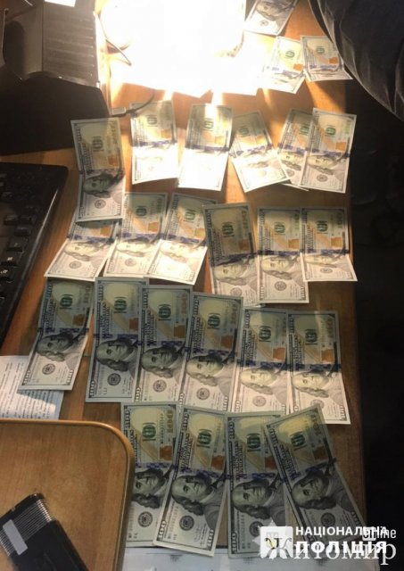 Житель Житомирщини хотів за три тисячі доларів виїхати за кордон, чоловіка затримали. ФОТО